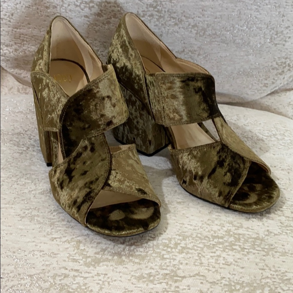 Cabi velvet 2 1/2 inch block heel